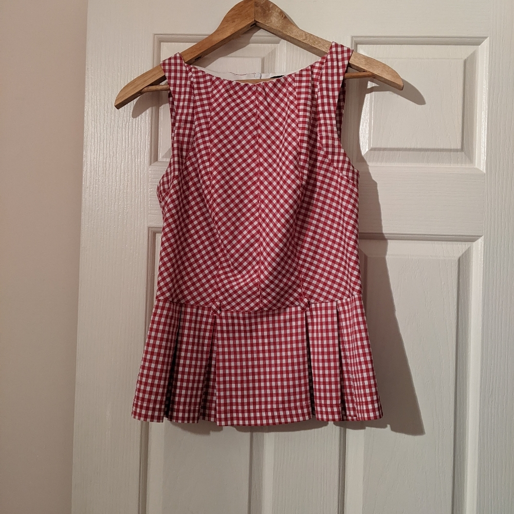 This is the cutest gingham top